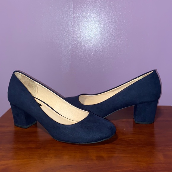 David Aaron Shoes - David Aaron Navy Blue Suede 2in Wide Heel Size 8.5